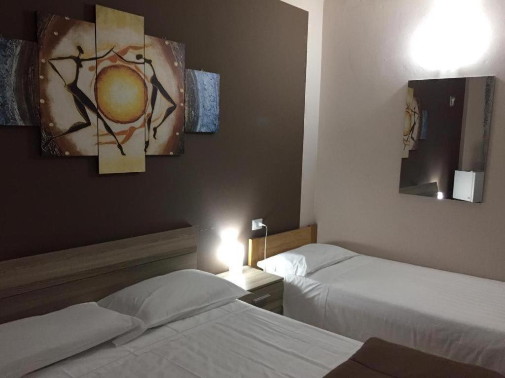 Hotel Elena 1 Self Check-In Parme Extérieur photo